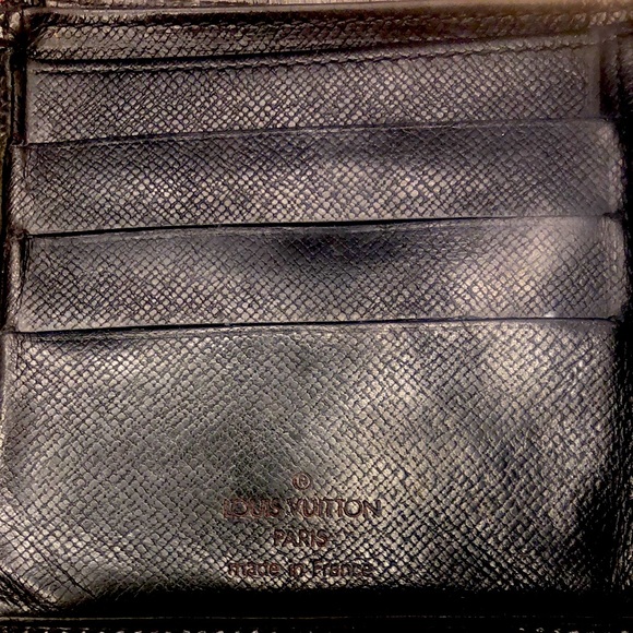 LOUIS VUITTON LV Black Epi Leather BiFold Wallet - Picture 8 of 17